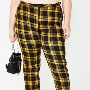 Plus size yellow plaid cargo joggers